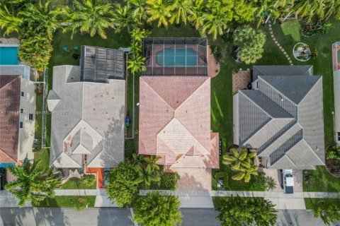 Villa ou maison à vendre à Miramar, Floride: 4 chambres, 316.52 m2 № 1946131 - photo 4