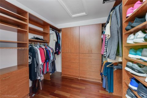 Villa ou maison à vendre à Miramar, Floride: 4 chambres, 316.52 m2 № 1946131 - photo 17