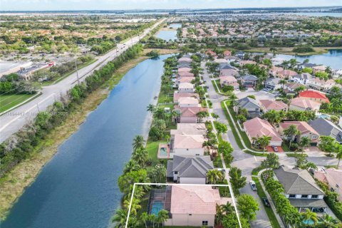 Villa ou maison à vendre à Miramar, Floride: 4 chambres, 316.52 m2 № 1946131 - photo 5