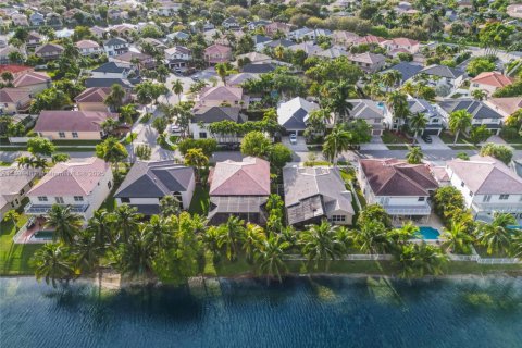 Villa ou maison à vendre à Miramar, Floride: 4 chambres, 316.52 m2 № 1946131 - photo 8