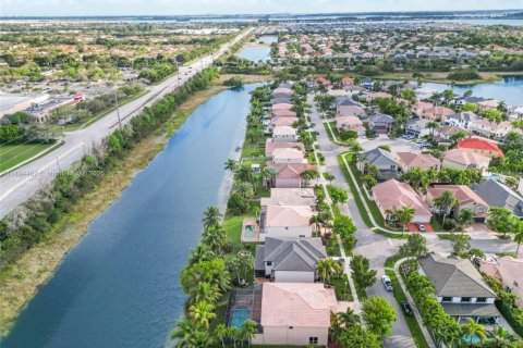 Villa ou maison à vendre à Miramar, Floride: 4 chambres, 316.52 m2 № 1946131 - photo 6