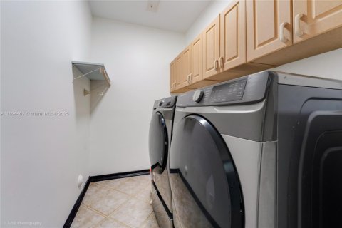 Villa ou maison à vendre à Miramar, Floride: 4 chambres, 316.52 m2 № 1946131 - photo 28