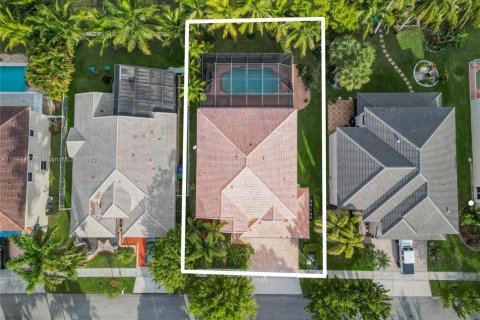Villa ou maison à vendre à Miramar, Floride: 4 chambres, 316.52 m2 № 1946131 - photo 3