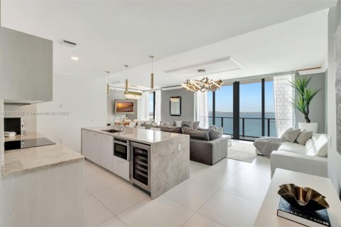 Condominio en venta en Miami, Florida, 3 dormitorios, 186.45 m2 № 1760860 - foto 18