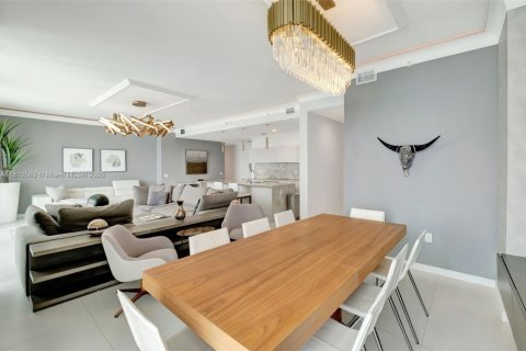Condominio en venta en Miami, Florida, 3 dormitorios, 186.45 m2 № 1760860 - foto 28