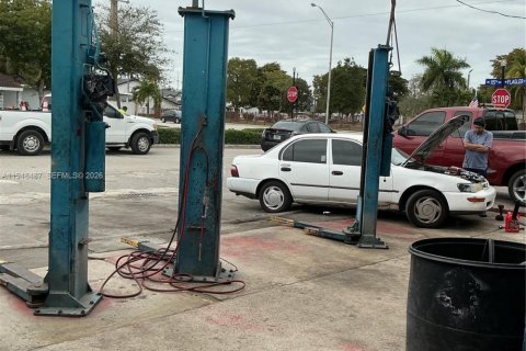 Купить коммерческую недвижимость в Суитуотер, Флорида № 2005693 - фото 11