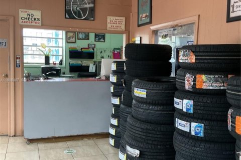 Купить коммерческую недвижимость в Суитуотер, Флорида № 2005693 - фото 4