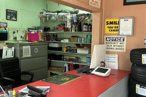 Купить коммерческую недвижимость в Суитуотер, Флорида № 2005693 - фото 3