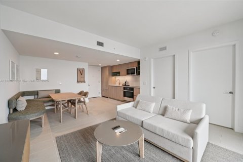 Condominio en venta en Miami, Florida, 1 dormitorio, 63.82 m2 № 1788767 - foto 1