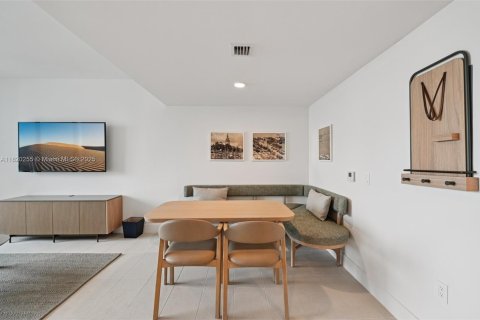 Condominio en venta en Miami, Florida, 1 dormitorio, 63.82 m2 № 1788767 - foto 10