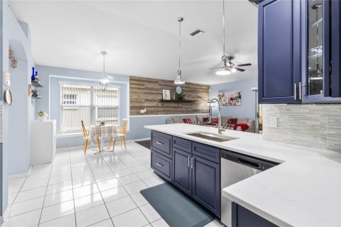 Villa ou maison à vendre à Brandon, Floride: 3 chambres, 172.61 m2 № 2289521 - photo 9