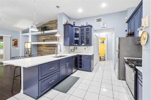 Villa ou maison à vendre à Brandon, Floride: 3 chambres, 172.61 m2 № 2289521 - photo 8
