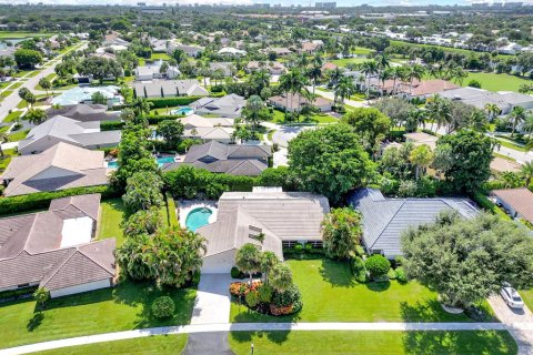 House in Delray Beach, Florida 3 bedrooms, 252.32 sq.m. № 703547 - photo 1