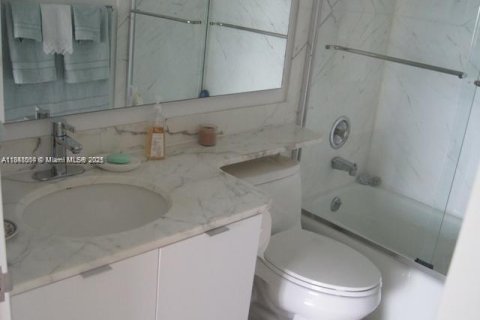 Condo in Key Biscayne, Florida, 2 bedrooms  № 2035398 - photo 12