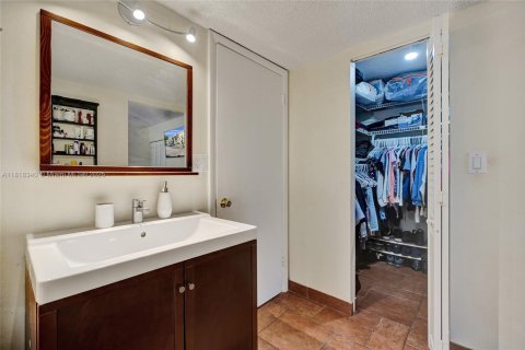 Condo in Aventura, Florida, 3 bedrooms  № 1776230 - photo 12