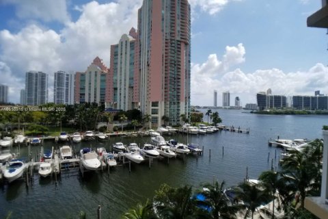 Condo in Aventura, Florida, 2 bedrooms  № 1770470 - photo 10