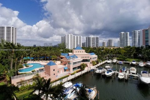 Condo in Aventura, Florida, 2 bedrooms  № 1770470 - photo 2