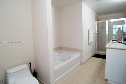 Condo in Aventura, Florida, 2 bedrooms  № 1770470 - photo 13