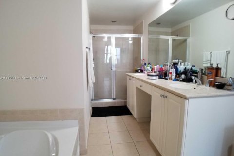 Condo in Aventura, Florida, 2 bedrooms  № 1770470 - photo 12