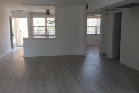 Condo in Coconut Creek, Florida, 2 bedrooms № 2088315 - photo 4
