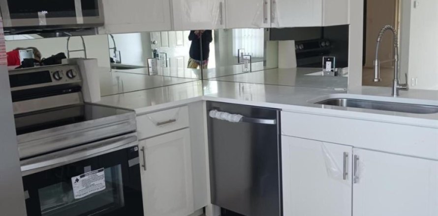Condo in Coconut Creek, Florida, 2 bedrooms № 2088315