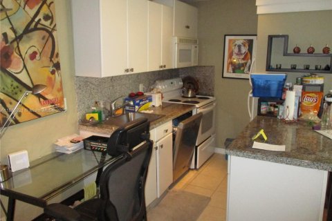 Condominio en alquiler en Miami Beach, Florida, 1 dormitorio, 51.1 m2 № 1770686 - foto 3