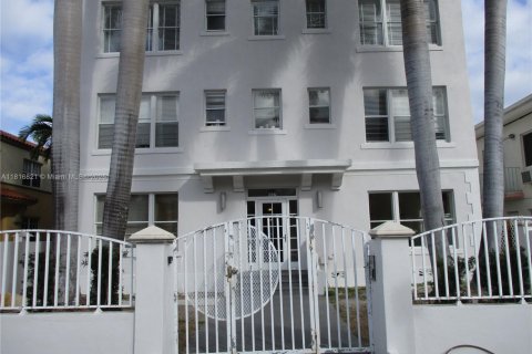 Condominio en alquiler en Miami Beach, Florida, 1 dormitorio, 51.1 m2 № 1770686 - foto 1