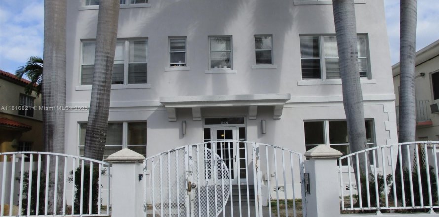 Condominio en Miami Beach, Florida, 1 dormitorio  № 1770686