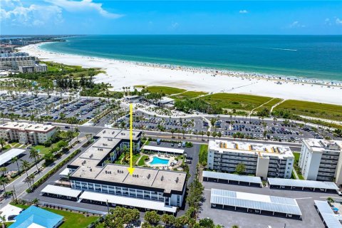 Condo in Sarasota, Florida, 2 bedrooms  № 1876290 - photo 1