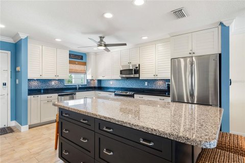Condo in Sarasota, Florida, 2 bedrooms  № 1876290 - photo 8