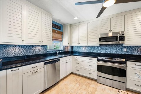 Condo in Sarasota, Florida, 2 bedrooms  № 1876290 - photo 9
