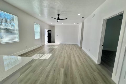 Casa en venta en Tampa, Florida, 4 dormitorios, 140.75 m2 № 2102240 - foto 24