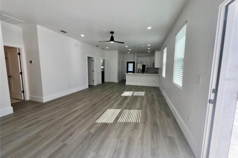 Casa en venta en Tampa, Florida, 4 dormitorios, 140.75 m2 № 2102240 - foto 8