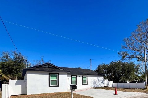 Casa en venta en Tampa, Florida, 4 dormitorios, 140.75 m2 № 2102240 - foto 5