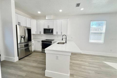 Casa en venta en Tampa, Florida, 4 dormitorios, 140.75 m2 № 2102240 - foto 14