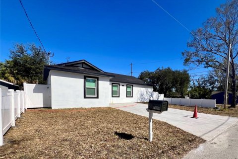 Casa en venta en Tampa, Florida, 4 dormitorios, 140.75 m2 № 2102240 - foto 3