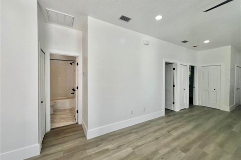 Casa en venta en Tampa, Florida, 4 dormitorios, 140.75 m2 № 2102240 - foto 11