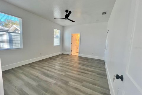 Casa en venta en Tampa, Florida, 4 dormitorios, 140.75 m2 № 2102240 - foto 25