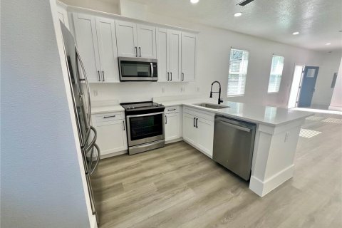 Casa en venta en Tampa, Florida, 4 dormitorios, 140.75 m2 № 2102240 - foto 15