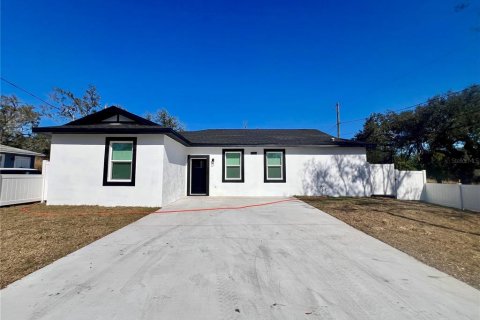 Casa en venta en Tampa, Florida, 4 dormitorios, 140.75 m2 № 2102240 - foto 2