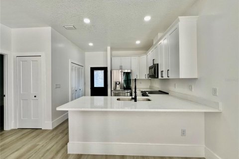 Casa en venta en Tampa, Florida, 4 dormitorios, 140.75 m2 № 2102240 - foto 12