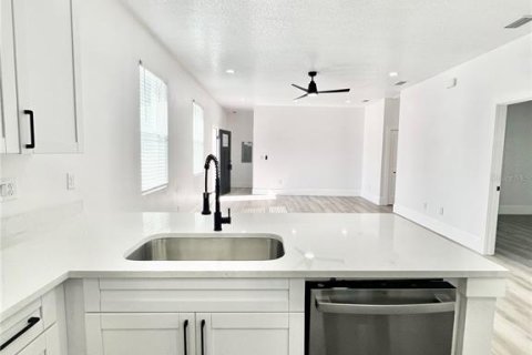 Casa en venta en Tampa, Florida, 4 dormitorios, 140.75 m2 № 2102240 - foto 17