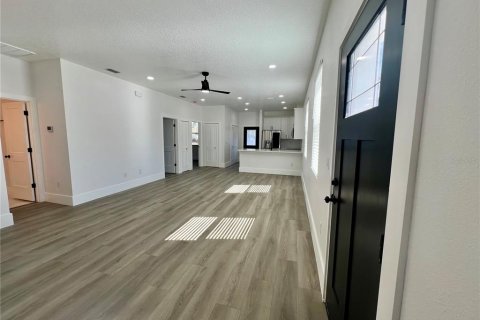 Casa en venta en Tampa, Florida, 4 dormitorios, 140.75 m2 № 2102240 - foto 7