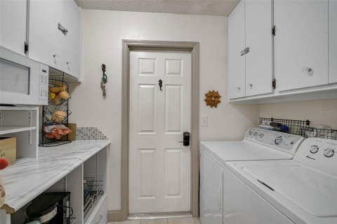 House in Englewood, Florida 3 bedrooms, 159.98 sq.m. № 1650370 - photo 17