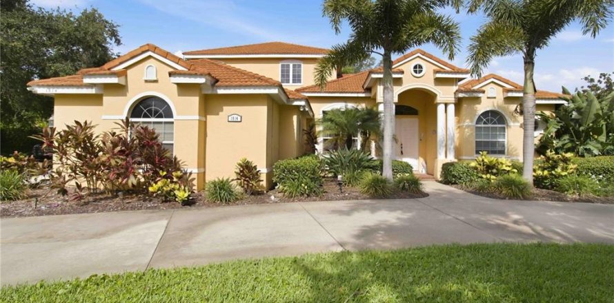 House in Bradenton, Florida 4 bedrooms, 332.31 sq.m. № 2210538