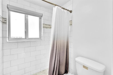 Снять в аренду квартиру в Лодердейл-бай-те-Си, Флорида 2 спальни, 96.62м2, № 2051194 - фото 30