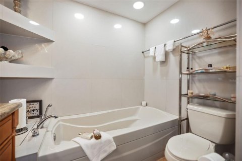 Villa ou maison à vendre à Saint Petersburg, Floride: 4 chambres, 230.4 m2 № 1902089 - photo 30
