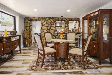 House in Saint Petersburg, Florida 4 bedrooms, 230.4 sq.m. № 1902089 - photo 13