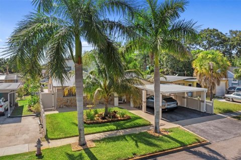 Casa en venta en Saint Petersburg, Florida, 4 dormitorios, 230.4 m2 № 1902089 - foto 1