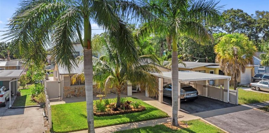Villa ou maison à Saint Petersburg, Floride 4 chambres, 230.4 m2 № 1902089